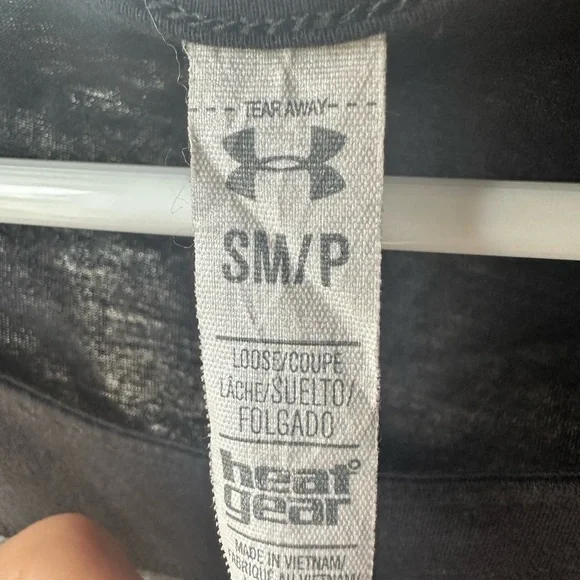Under Armour T-Shirt Gray and Black size Small heat gear - Picture 5 of 5